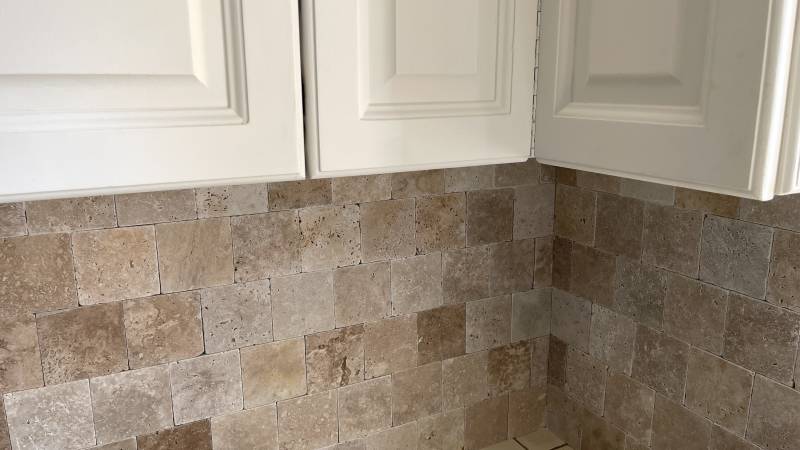 Quelle pierre naturelle pour sol intérieur, cuisine, salle de bain, salon, pièces à vivre? Livraison BEZIERS