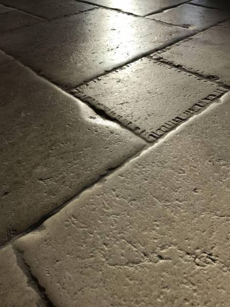 Pierre de ancienne La pierre naturelle au 36 rue de Bourgogne 75007 PARIS