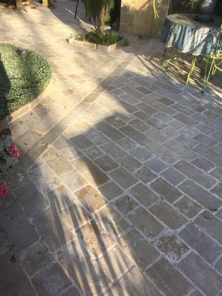 Pavé ANTICA © Montignac – L’Authenticité de la Pierre du Périgord, 100 % Fabrication Française