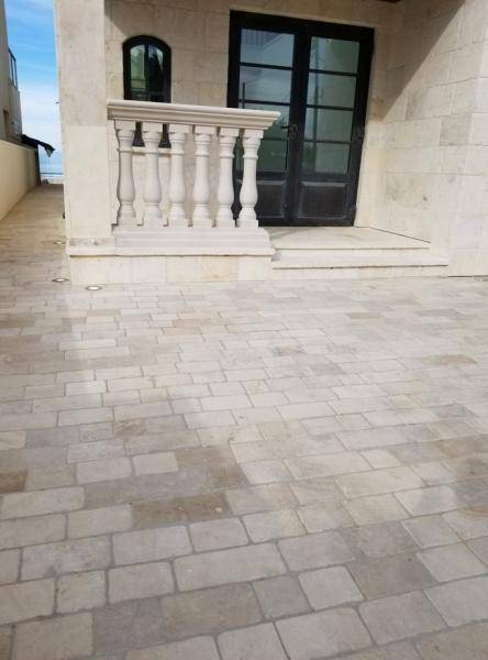 Roche d'Or : La Pierre Naturelle pour Sublimer les Plus Belles Demeures de la Côte d'Azur.