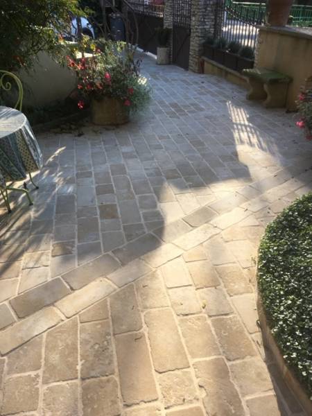 Pavé ANTICA © et Dallages Roche d'Or © en Pierre Naturelle – Qualité et Authenticité avec FRANCEPIERRE