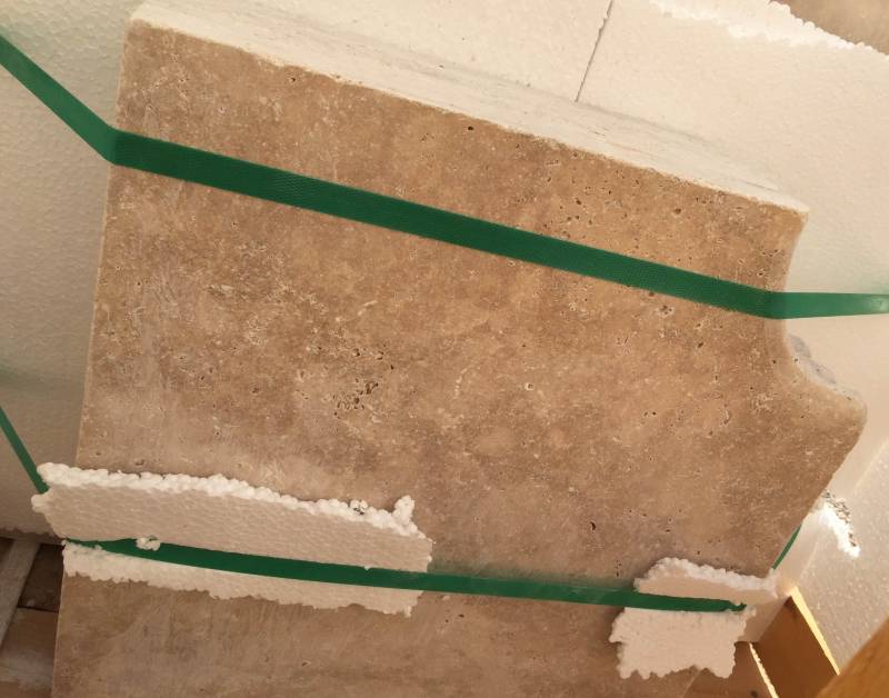 Angle Margelle piscine en Travertin dans le Gard 30