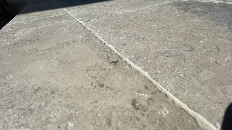 Dallage pierre naturelle grise de Dordogne entre BORDEAUX et AIX-EN-PROVENCE