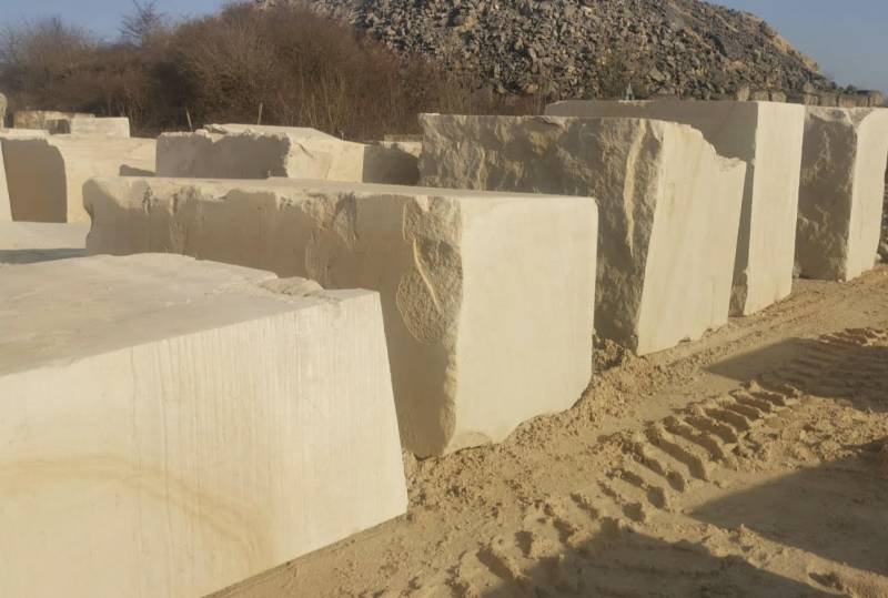 Vente de dallage en pierre naturelle de Semond (hors IGP) Direct Carrière et usine – Livraison à Beaune et en Bourgogne-Franche-Comté