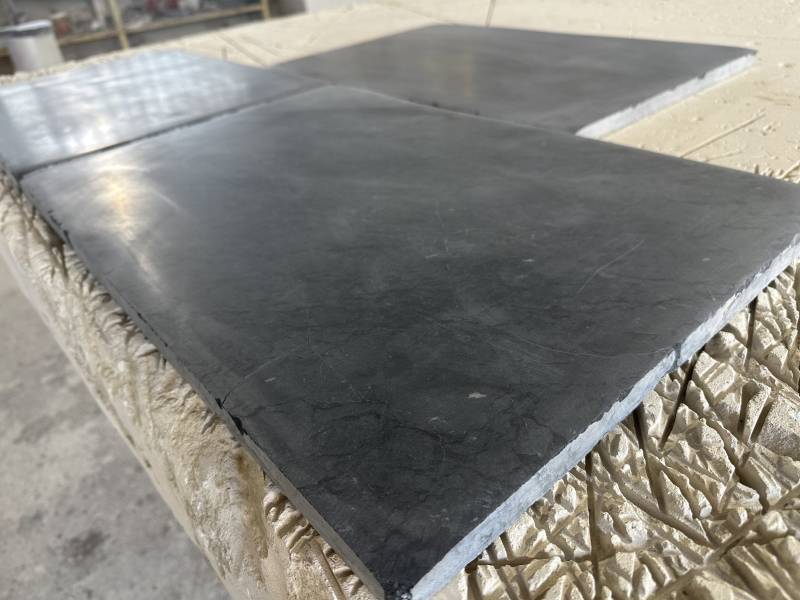 Pierre Naturelle Noire Lisse et Douce Vieillie et Patinée à la Main – Haut de Gamme en 2 cm d'Épaisseur