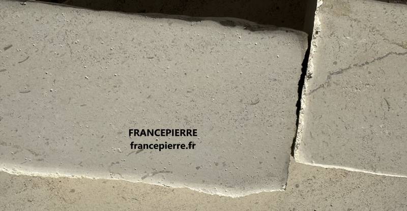 Pierre de Martel : Dallage et Margelles de Qualité, proche Rocamadour en Occitanie