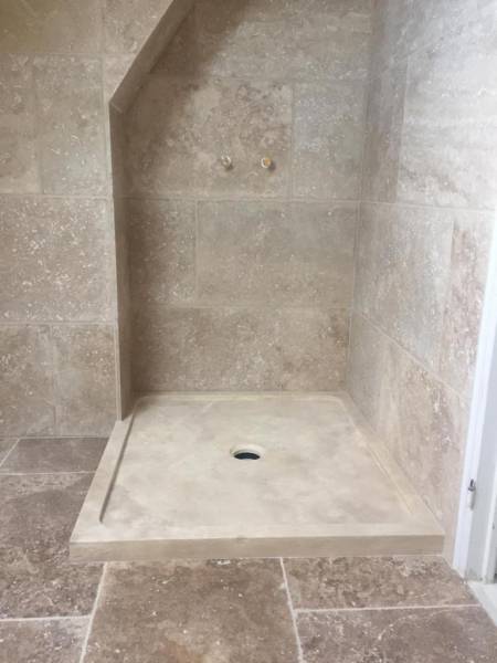 Travertin pour salle de bain sol et mur livraison Lyon et partout en France