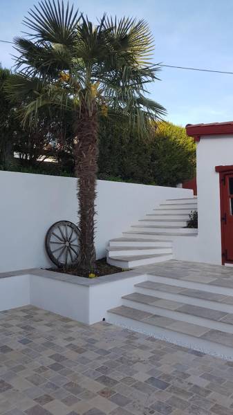 Dallage en pierre naturelle de France : livraison à Vesancy (Ain, Auvergne-Rhône-Alpes).