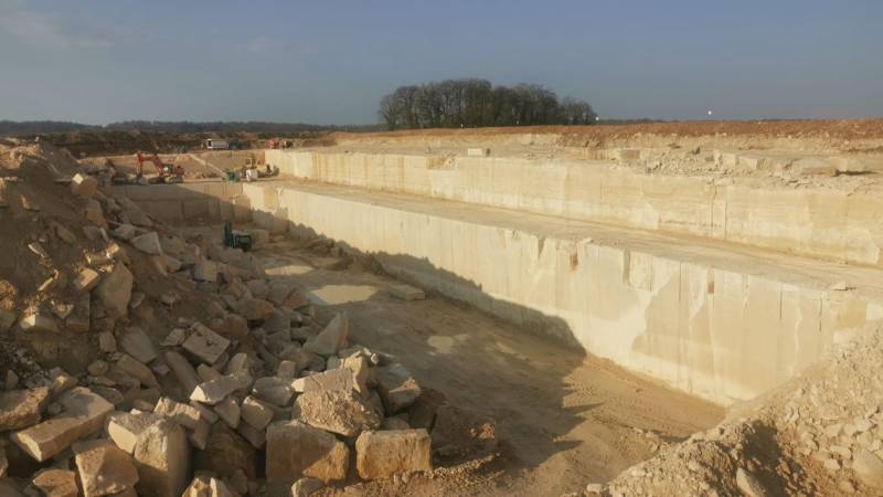 Carrière de Semond pierre située en Bourgogne (Côte d'Or) 21, extraite par Eric Babouillard