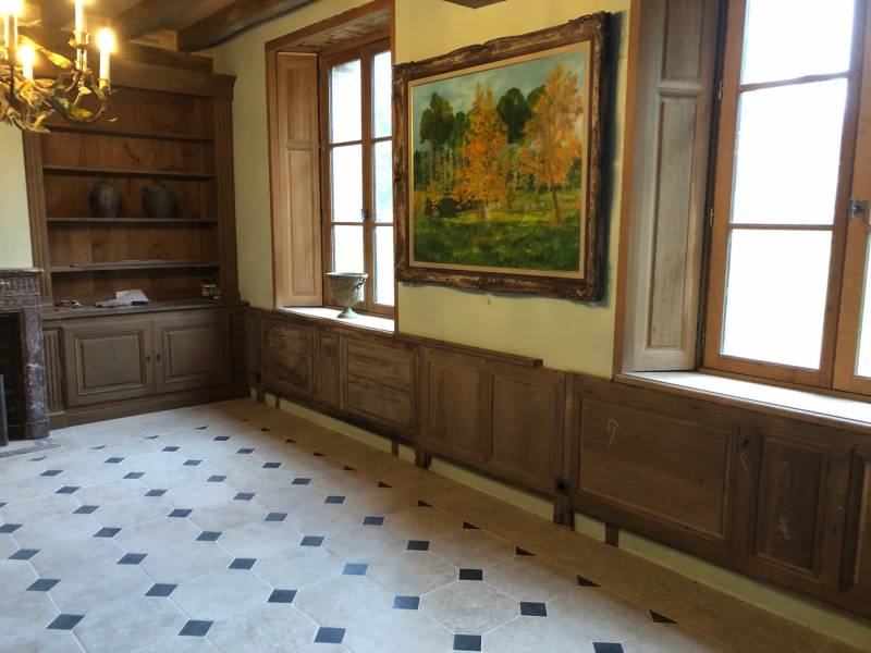 Les dalles et carreaux en pierre naturelle sont un excellent choix pour votre maison