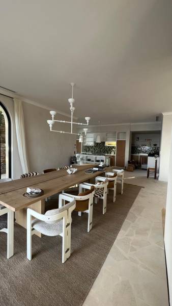 Dallage intérieur en Pierre Naturelle de France en Opus Incertum – Authenticité et Caractère.