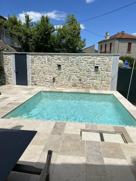 Carrelage en pierre naturelle pour extérieur : livraison à Montpellier (34)