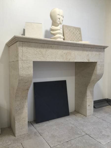 Tailleur de pierre NIMES. Showroom sur RDV au 36 rue de Bourgogne 75007 Paris.