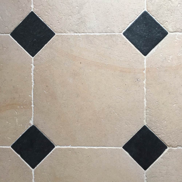 Bleu du Hainaut, pierre de Belgique noire, grise selon finition, La Pierre Naturelle au Showroom de Paris : 36 rue de Bourgogne 75007 PARIS (uniquement sur RDV)