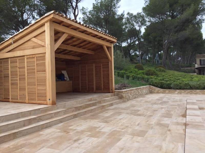 Terrase pierre à Orange dans le VAUCLUSE 84
