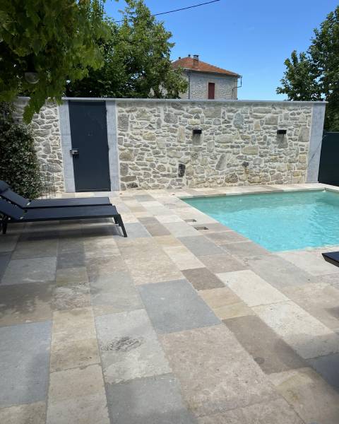 Dallage pierre naturelle du Périgord West Stein, terrasse, margelle, sol intérieur et extérieur