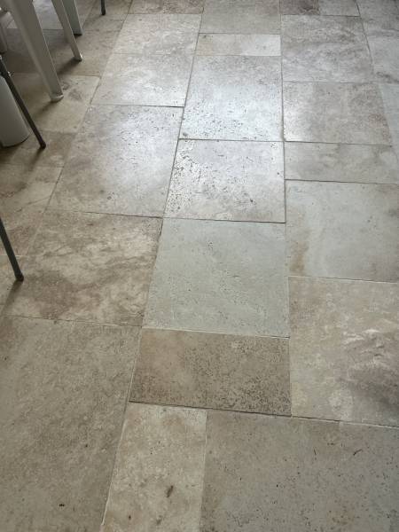 Travertin Light Mix dallage épaisseur 1,2cm en pose collée en Opus Romain réajusté par le poseurté