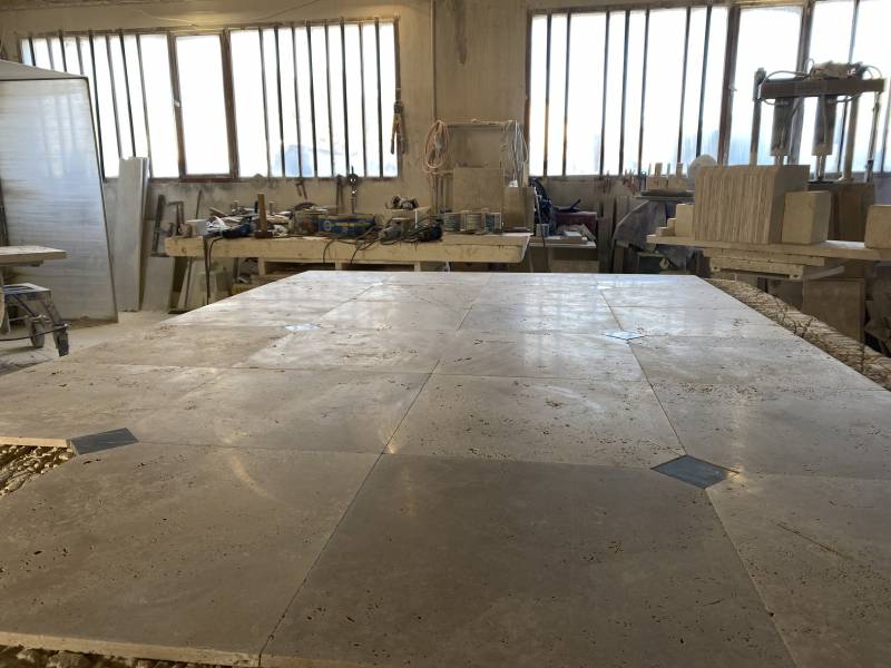 Travertin : vente de carrelage pour intérieur & extérieur en pierre naturelle à prix pas cher. Découvrez nos revêtements de sol en travertins pour terrasse