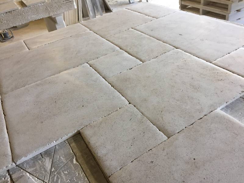 Dallage en pierre naturelle de France : livraison au Vésinet (Yvelines, Île-de-France).