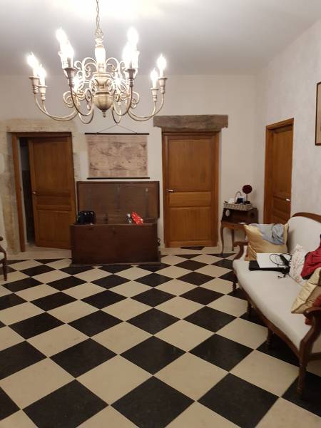 Dordogne limestone, Périgord stone, limestone, French limestone flooring, tiles, floor.