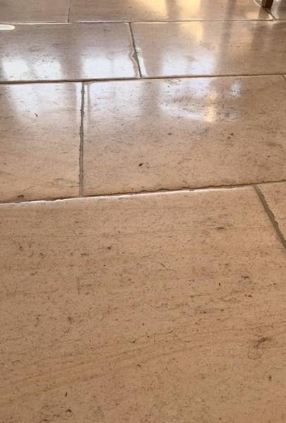 Dallage en pierre de Dordogne vieilli et patiné, entre Périgueux et Bordeaux