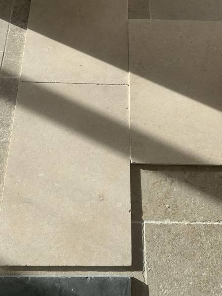 Dallage pierre naturelle blanche à Aix en provence et Saint Remy de provence