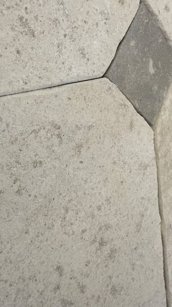 Pierre naturelle calcaire pour dallage intérieur et extérieur