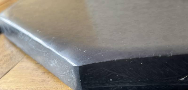 Pierre Naturelle Noire Lisse et Douce Vieillie et Patinée à la Main – Haut de Gamme en 2 cm d'Épaisseur