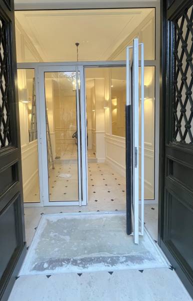 Pierres naturelles rue de Bourgogne à Paris 75 – Showroom et Fabrication sur Mesure en Dordogne et Gard 