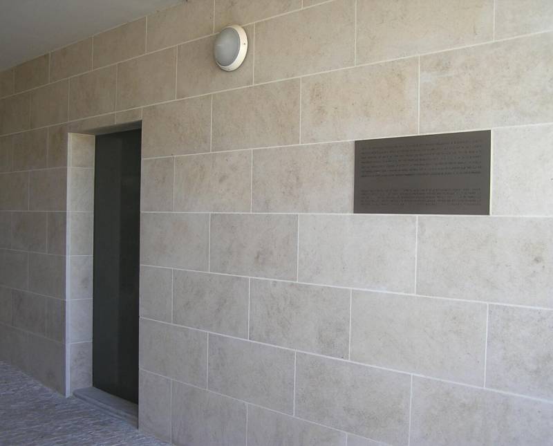 Pierre Naturelle Semond – Bourgogne Franche-Comté hors IGP, façade à Marseille et Paris