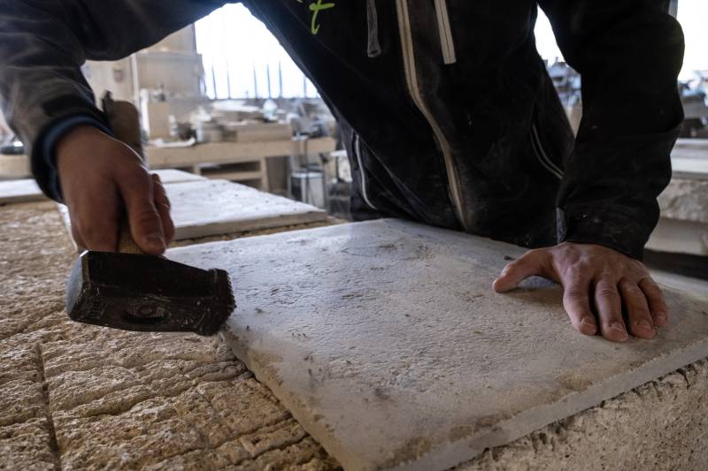 Natural French Stone for Flooring, Paving, Wall Cladding, and Antique Slabs