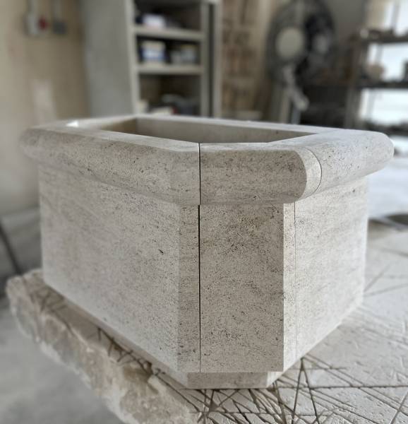 Pierre de Semond extraite en Bourgogne-Franche-Comté (hors IGP) par Eric Babouillard pour dallage terrasse piscine en pierre naturelle à Lyon : le choix durable et esthétique par FRANCEPIERRE