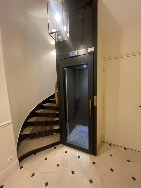 Tailleur de Pierre : Un Art Ancestral. A Paris, uniquement sur RDV au 36 rue de Bourgogne dans le 7ème arrondissement.