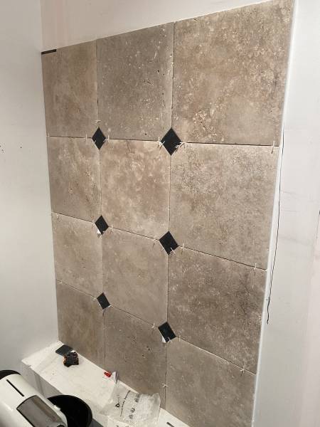 TRAVERTIN avec cabochon au 36 rue de Bourgogne 75007 Paris