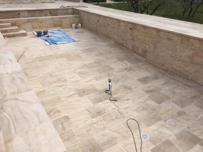 Pierre extraite en Bourgogne pour margelle et revêtement piscine