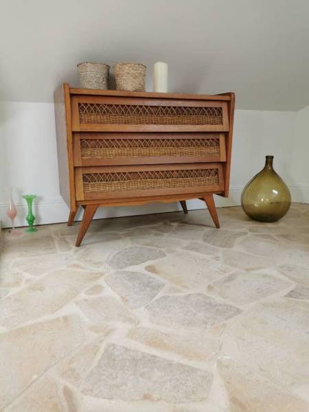 Dallage en pierre naturelle de France : livraison à Andilly (Haute-Savoie, Auvergne-Rhône-Alpes).