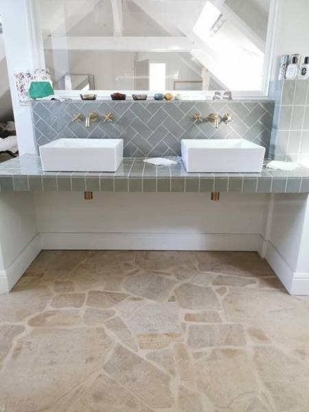 Dallage en pierre naturelle de France : livraison à Andilly (Haute-Savoie, Auvergne-Rhône-Alpes).