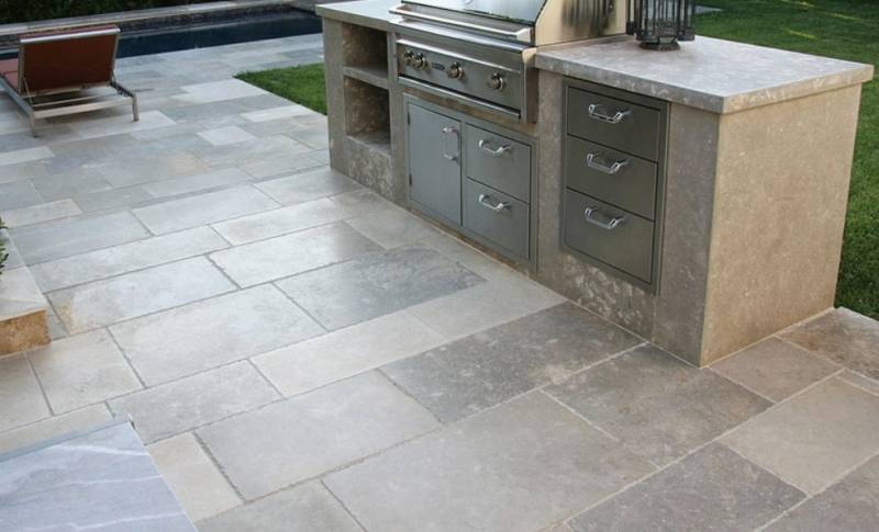 Dallage pierre naturelle grise de Dordogne entre BORDEAUX et AIX-EN-PROVENCE