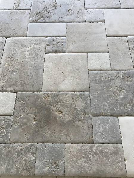 Dallage en pierre naturelle de France : livraison à Neuwiller (Haut-Rhin, Grand Est).