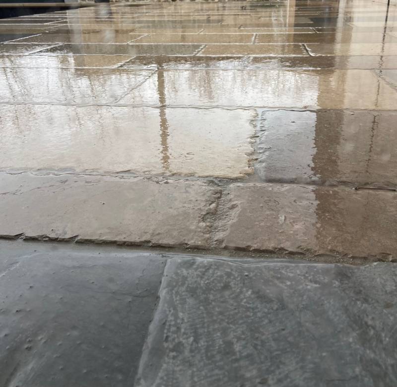 Matériaux anciens en pierre naturelle de Dordogne pour dallage et margelle