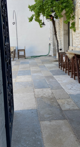 Carrelage en Pierre Naturelle et Travertin proche de Montpellier (Hérault, 34) - FRANCEPIERRE, votre spécialiste