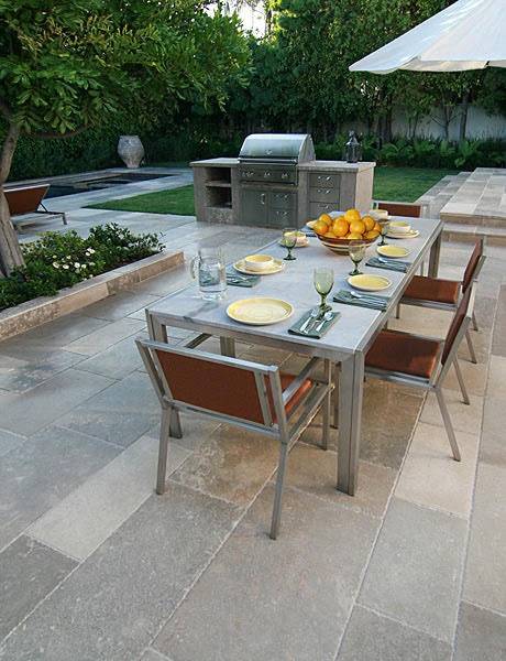 Terrasse, dallage, carrelage, pavé en pierre naturelle à NIMES 30 et AVIGNON 84