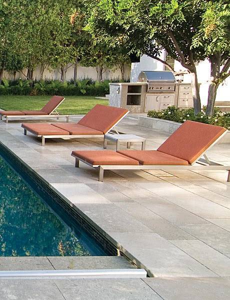 Terrasse, dallage, carrelage, pavé en pierre naturelle à NIMES 30 et AVIGNON 84