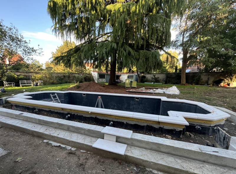 Pierres naturelles rue de Bourgogne à Paris 75 – Showroom et Fabrication sur Mesure en Dordogne et Gard 