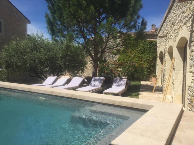 Carrelage pierre naturelle à Paris, Périgueux, Avignon, Nîmes et Béziers