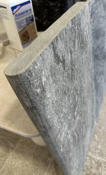 Pierre Naturelle de Bali en Quartzite – Élégance et Résistance pour Piscines et Aménagements.