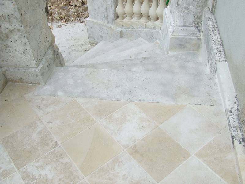 Dallage en pierre naturelle de France : livraison à Andilly (Haute-Savoie, Auvergne-Rhône-Alpes).