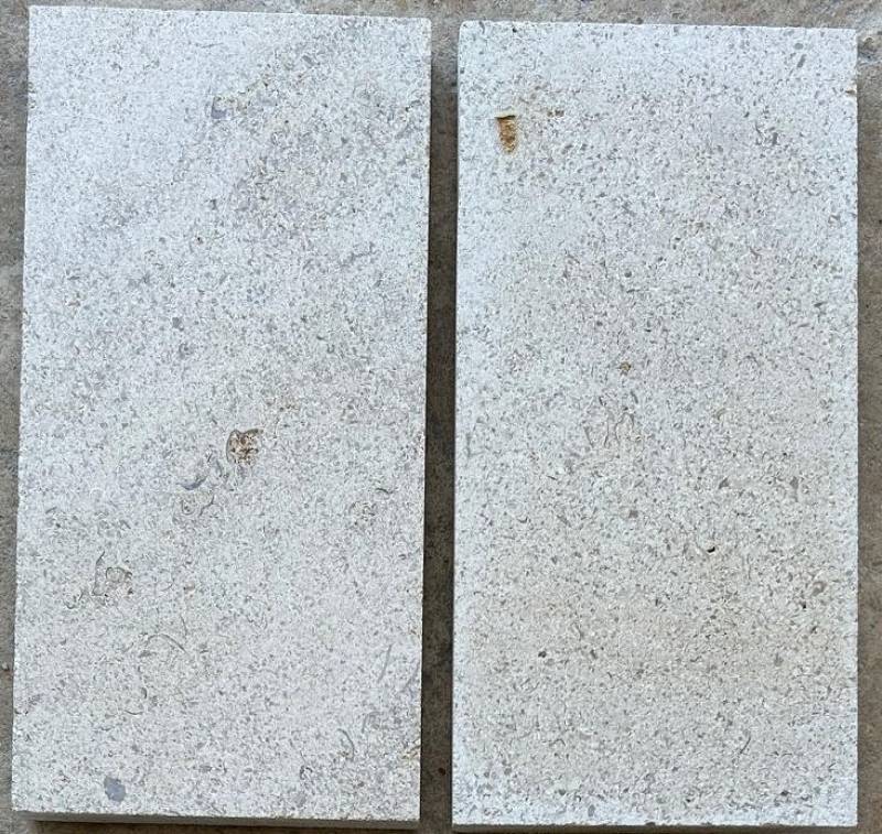 Dallage en pierre naturelle de Semond de chez Eric BABOUILLARD – Pierre extraite en Bourgogne-Franche-Comté, hors IGP.