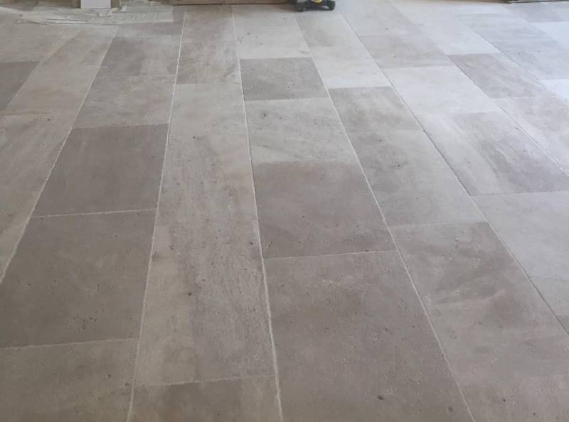 Fabricant Français, Tailleur de Pierre et Négoce de Carrelage en Pierre Naturelle de France Roche d’Or près de Tarascon, Beaucaire et Saint-Rémy-de-Provence