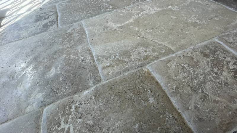 Dallage pierre naturelle grise de Dordogne entre BORDEAUX et AIX-EN-PROVENCE